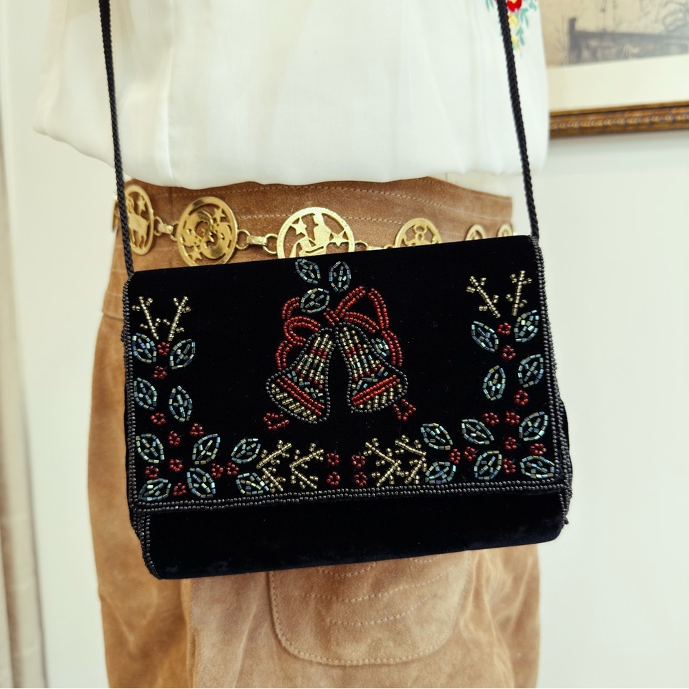 ✨ VINTAGE 1990s beaded bag